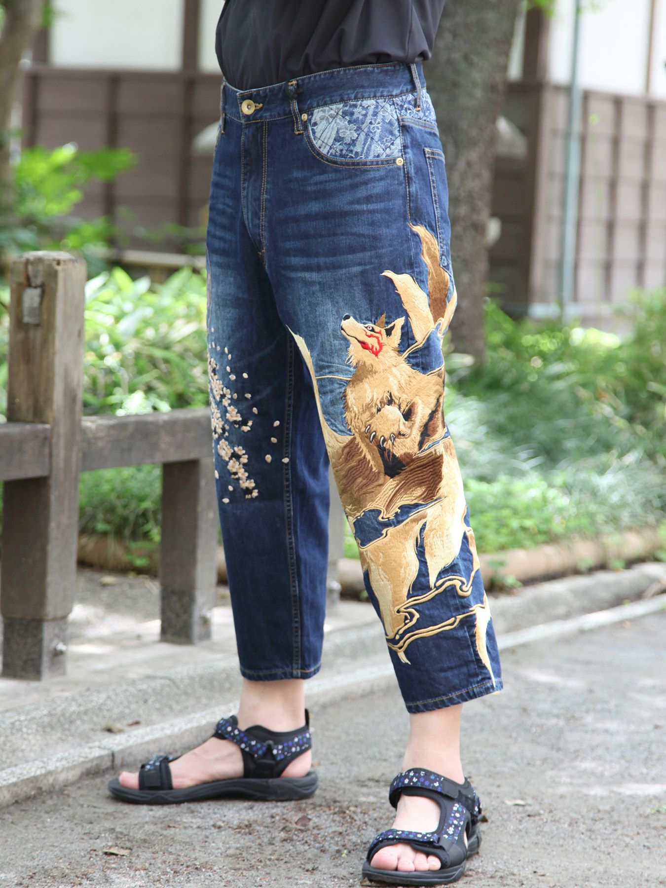 ≪30%OFF≫【絡繰魂】“夜桜九尾”総刺繍クロップドデニムパンツ≪返品