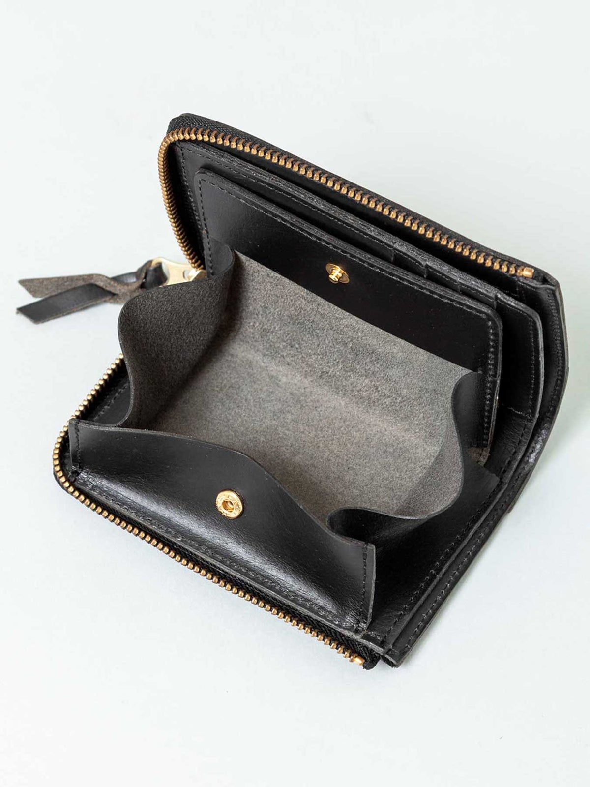 【AVIREX】“FAHNE2” L-SHAPE ZIP MIDDLE WALLET AX9301 ∴