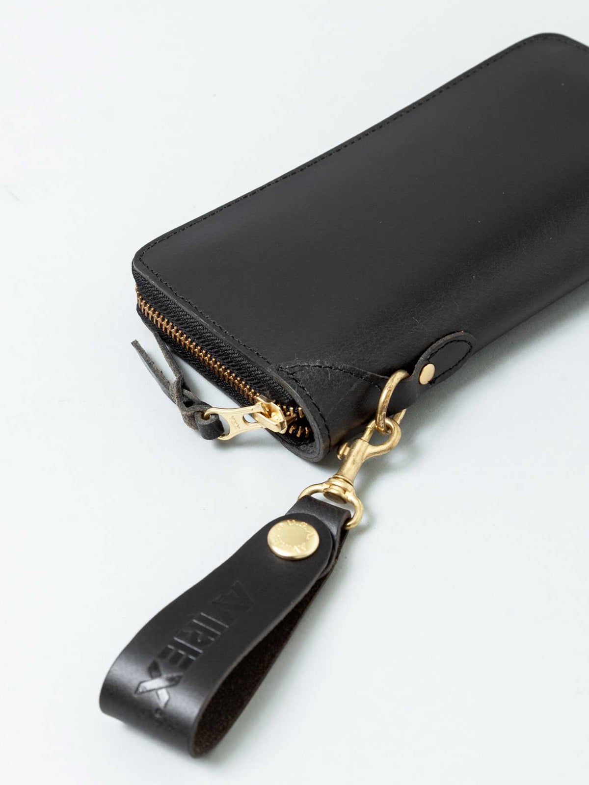【AVIREX】“FAHNE2” ROUND ZIP LONG WALLET AX9302 ∴