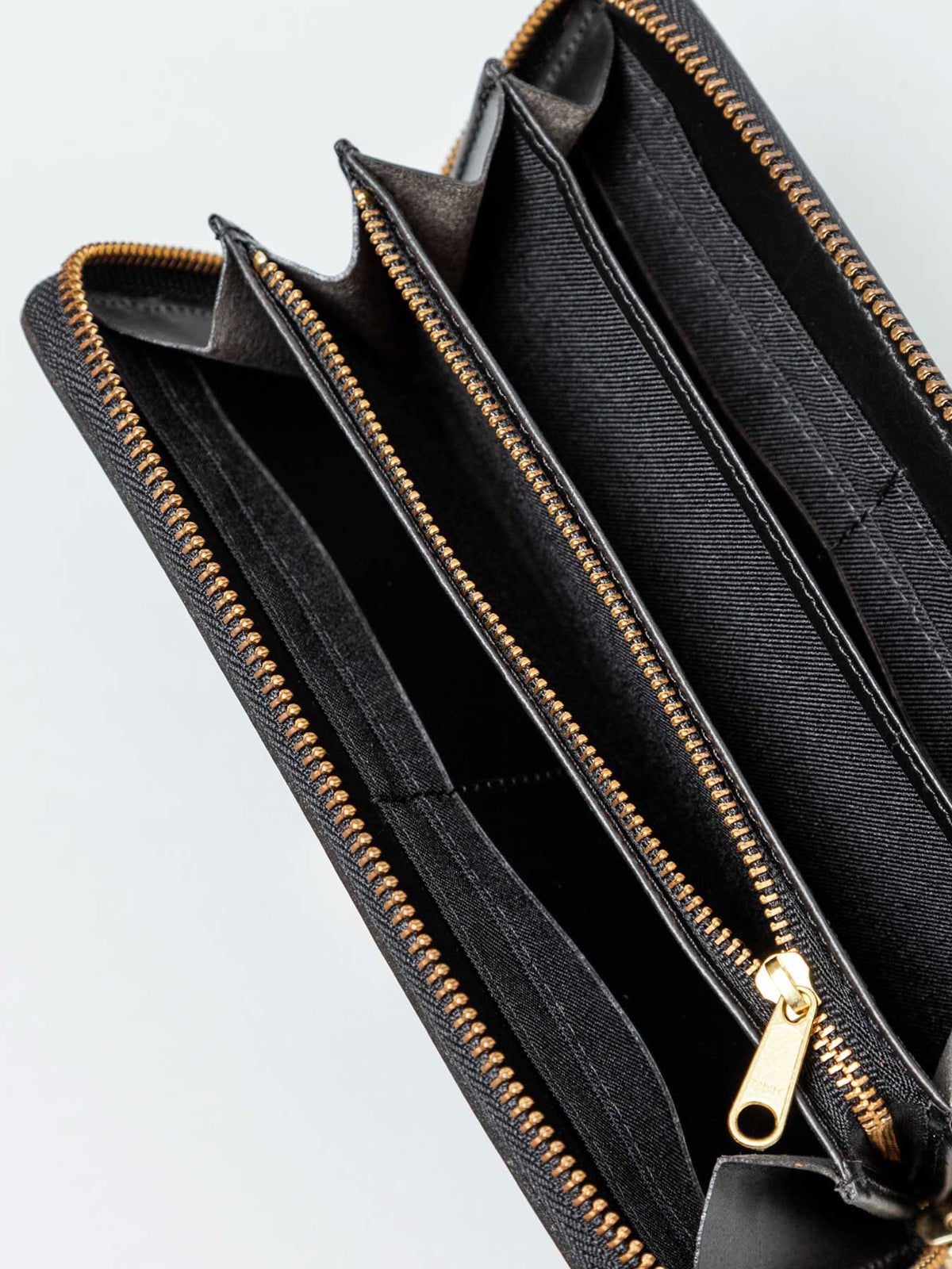 【AVIREX】“FAHNE2” ROUND ZIP LONG WALLET AX9302 ∴