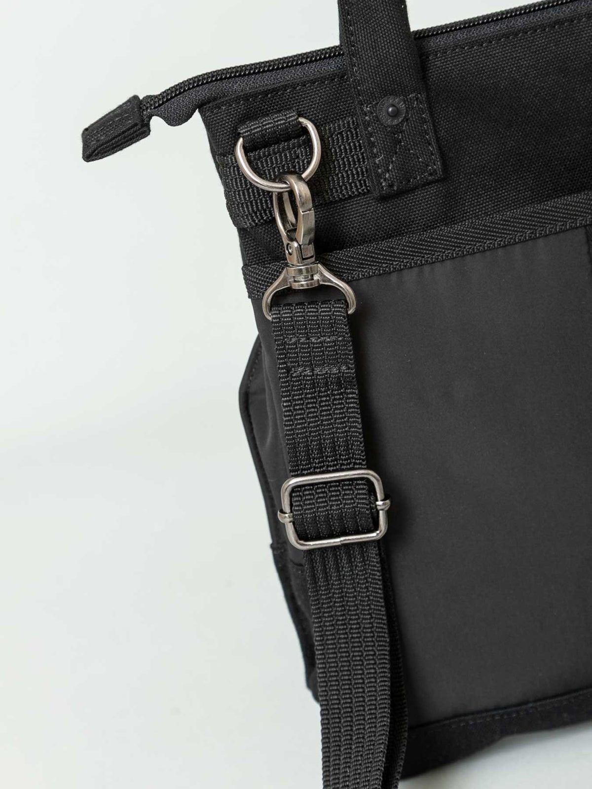 【AVIREX】“TOPGUN”MINI HELMET BAG AVX3528J ∴