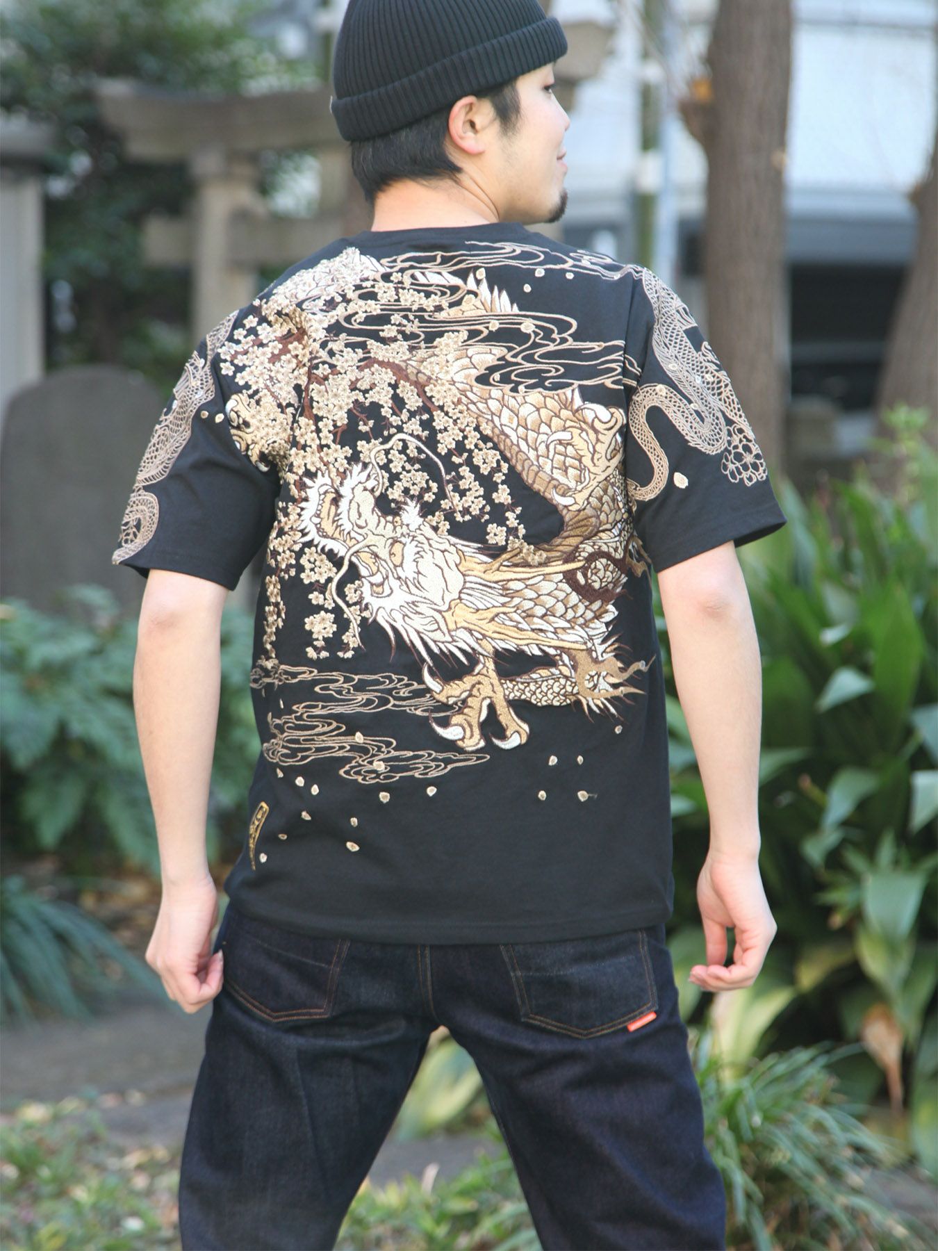 ≪20%OFF≫【絡繰魂・粋】“桜双龍”総刺繍Tシャツ≪返品・取寄対応不可