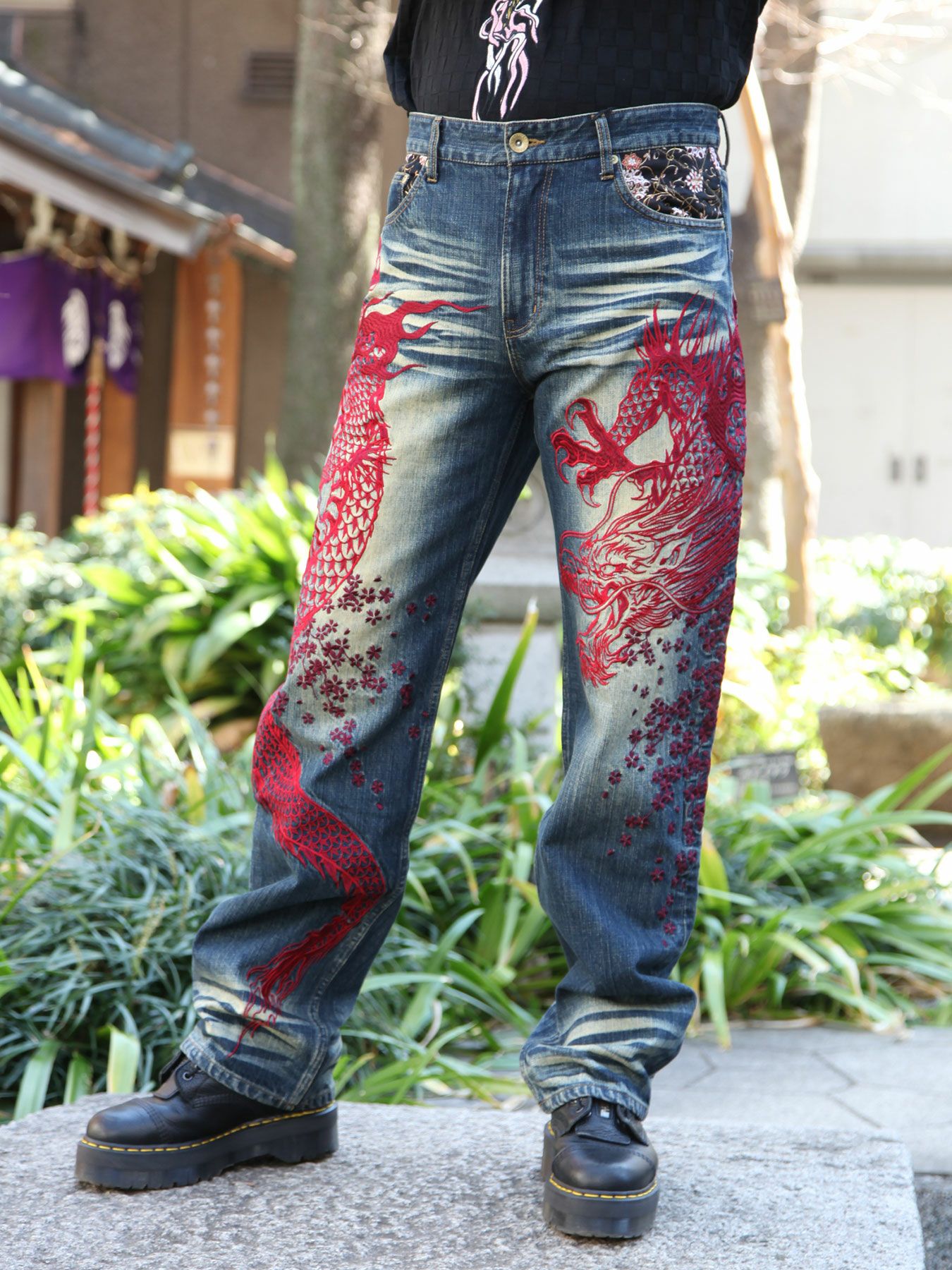 絡繰魂・粋】“巻龍”総刺繍 金襴切替デニムパンツ〔別注〕 | 流儀圧搾