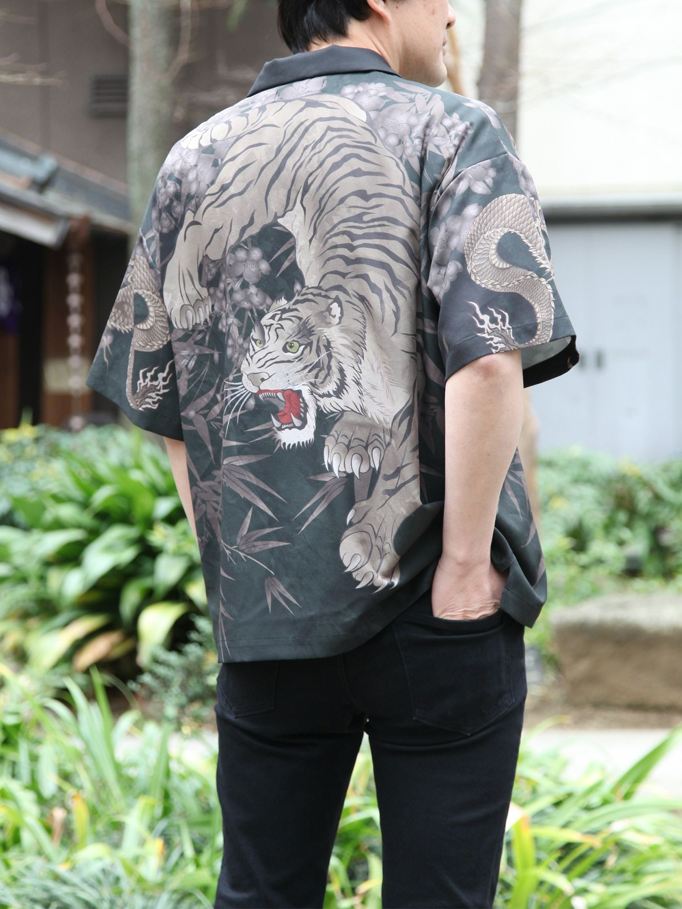 rin onffo gara shirt ちりめん ≪20%OFF≫【絡繰魂・粋】“黒檀 龍虎”鬼ちりめん生地アロハシャツ