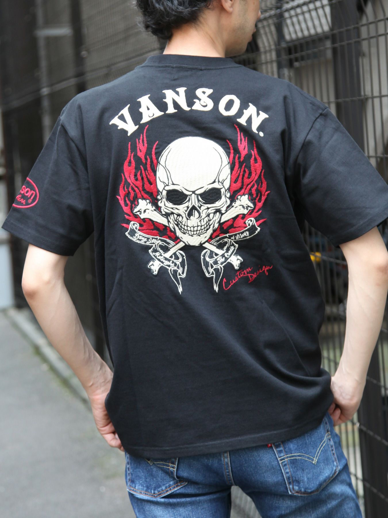 VANSON】≪55着限定≫“スカルファイヤー”総刺繍Tシャツ〔別注:全国共通