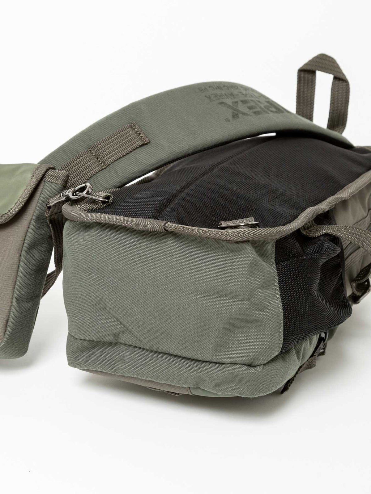 【AVIREX】“EAGLE”ONE SHOULDER BAG AVX305M ∴