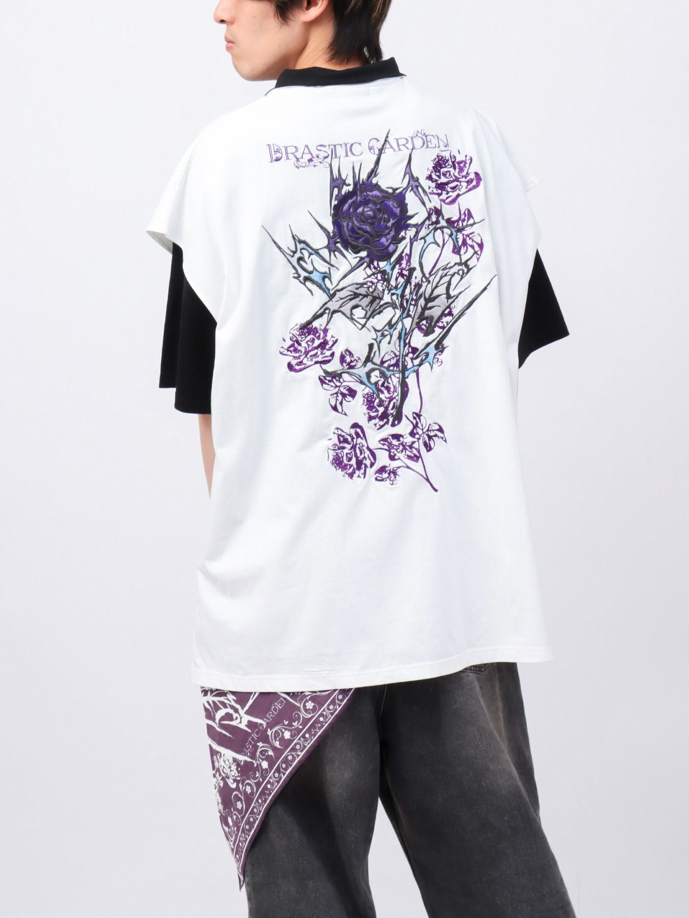≪30%OFF≫【DRASTIC GARDEN】“稲妻の薔薇”総刺繍ハーフジップベスト