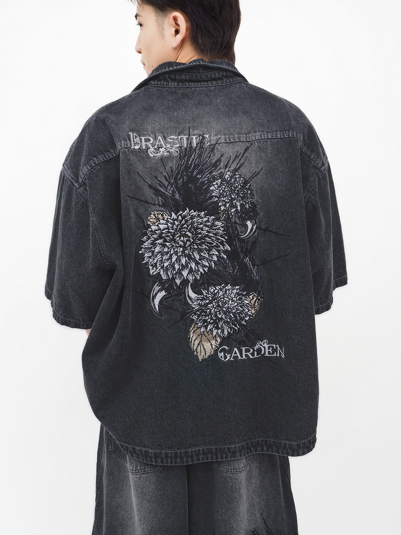 ≪40%OFF≫【DRASTIC GARDEN】“フェザーダリア”総刺繍 半袖デニム