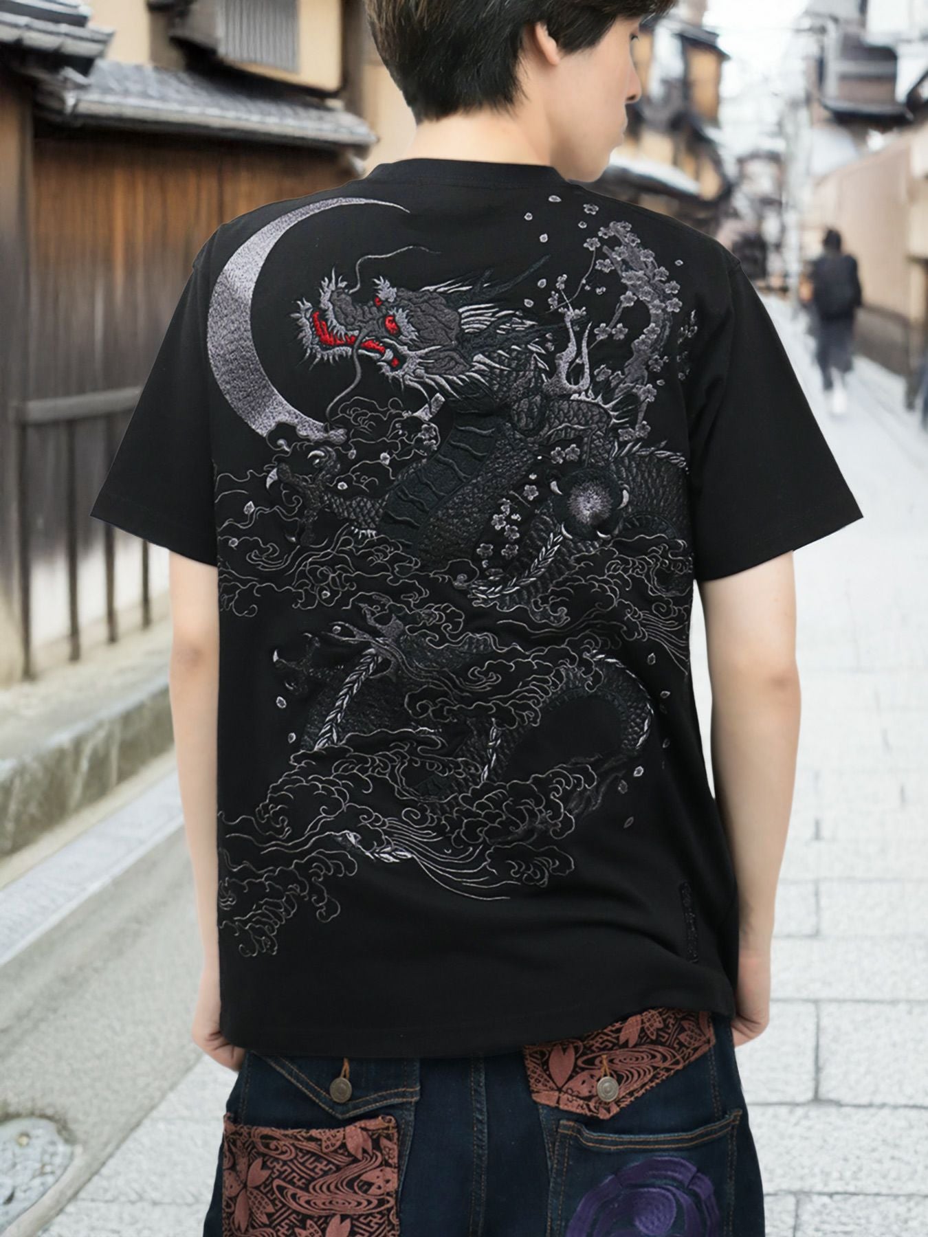 絡繰魂・漆】“漆の龍”総刺繍Tシャツ | 流儀圧搾 ONLINE SHOP【流儀圧搾