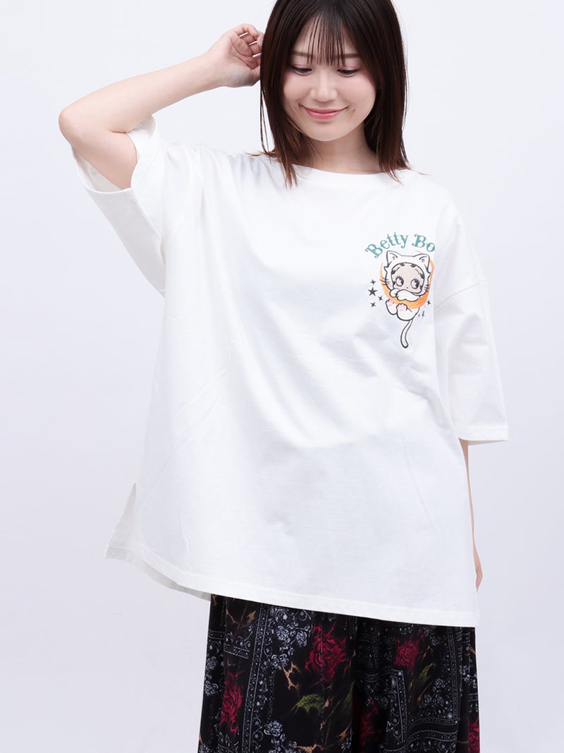 【BETTY BOOP】“黒猫&白猫ベイビーベティ”刺繍入りTシャツ〔別注〕