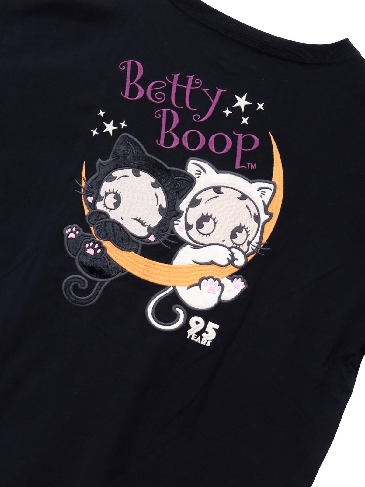 【BETTY BOOP】“黒猫&白猫ベイビーベティ”刺繍入りTシャツ〔別注〕