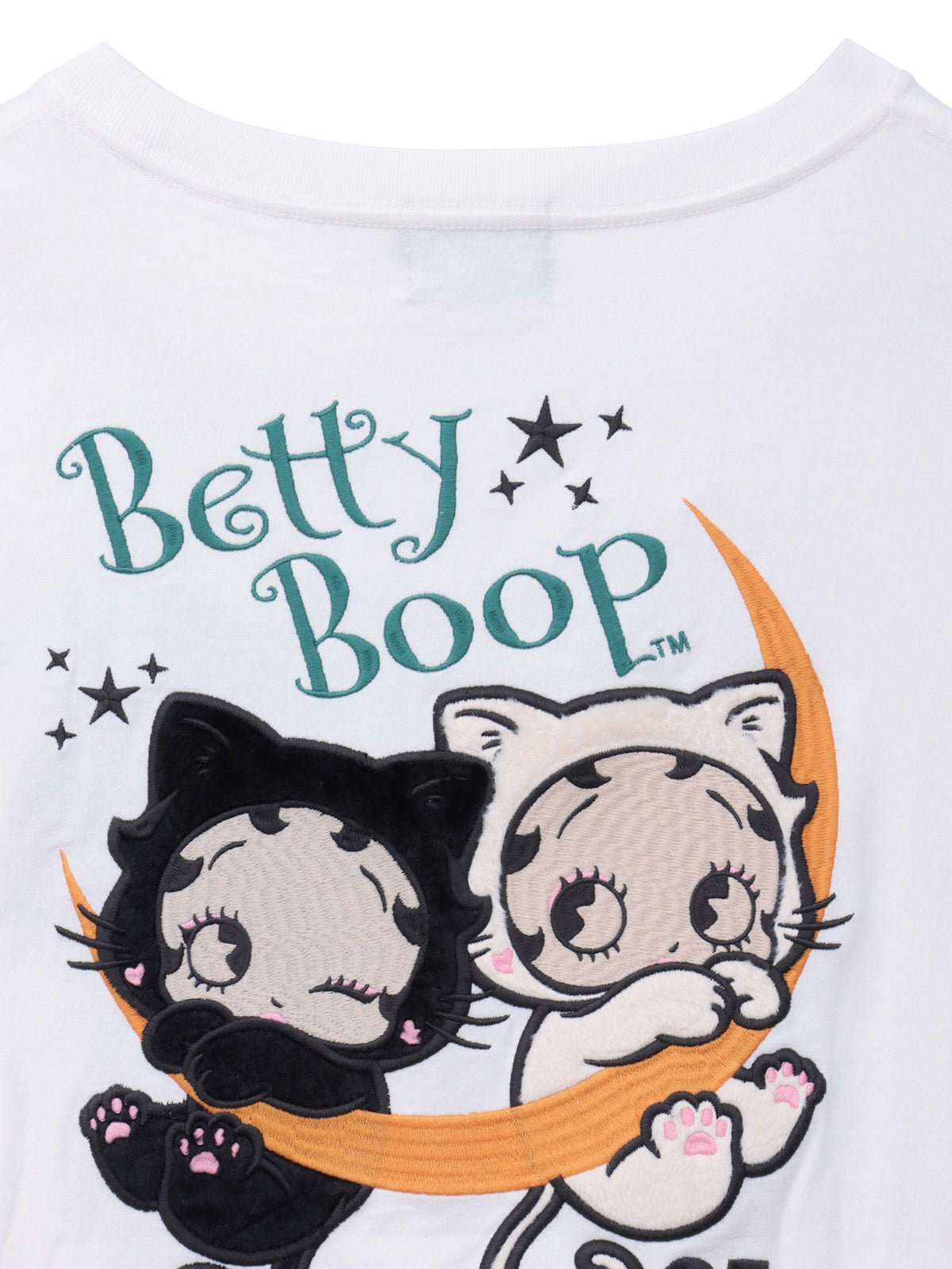 【BETTY BOOP】“黒猫&白猫ベイビーベティ”刺繍入りTシャツ〔別注〕