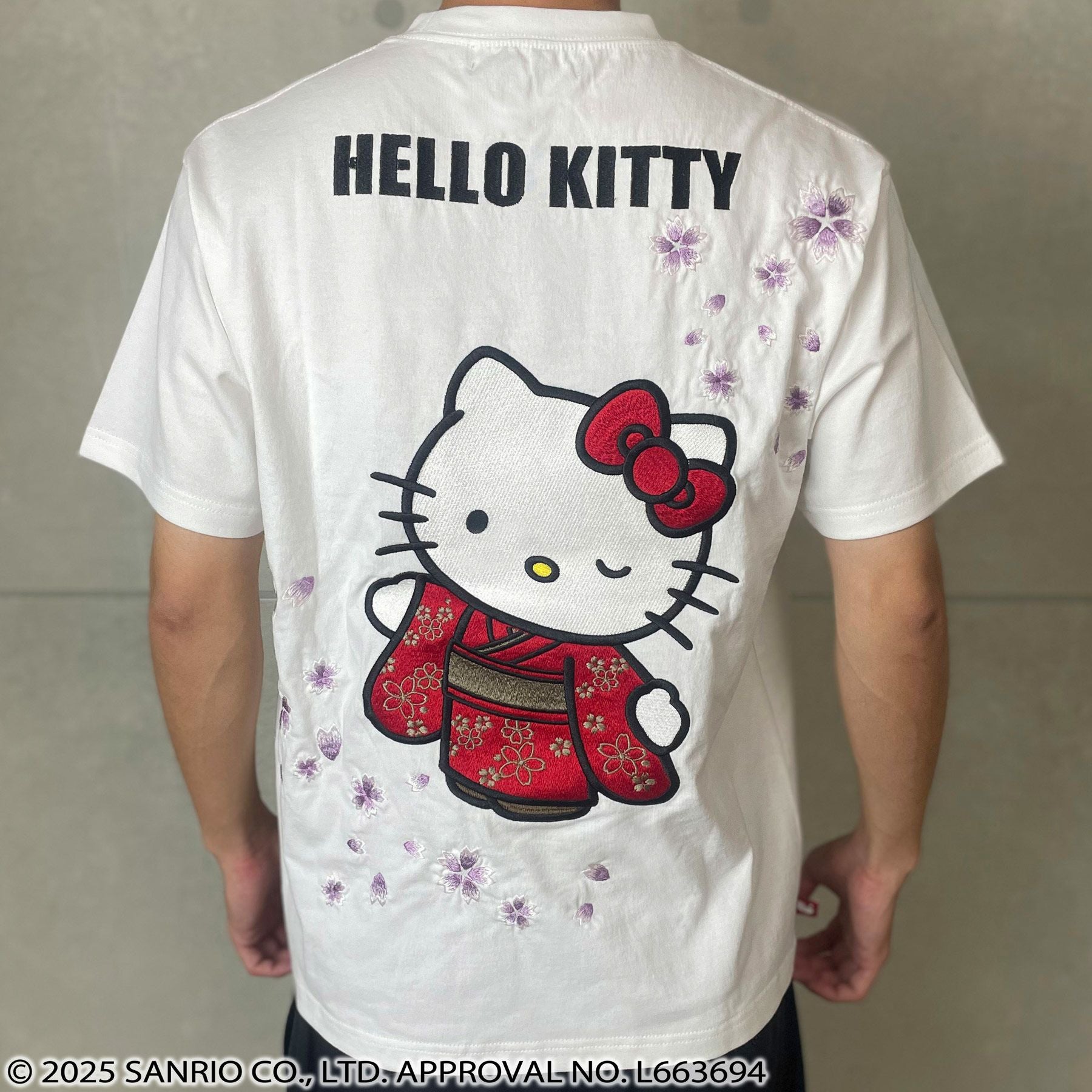 【HELLO KITTY】総柄開襟シャツ 絡繰魂×HELLO KITTY】“さくらとキティ”刺繍入りTシャツ | 流儀圧搾