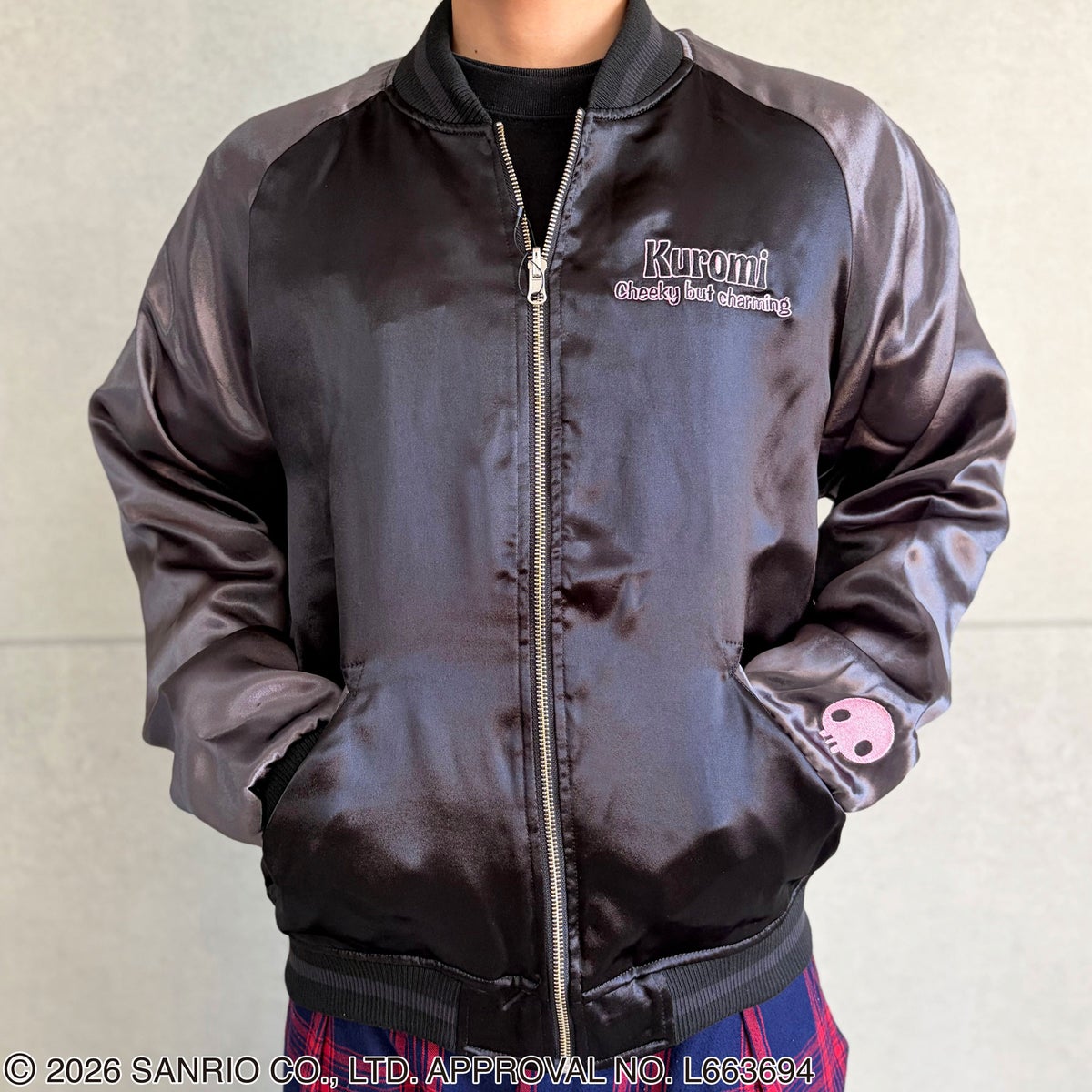 ＜予約＞【絡繰魂・粋×KUROMI】“KUROMI SAKURA”刺繍入りリバーシブルスカジャン