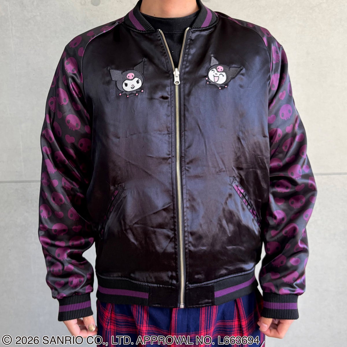 ＜予約＞【絡繰魂・粋×KUROMI】“KUROMI SAKURA”刺繍入りリバーシブルスカジャン