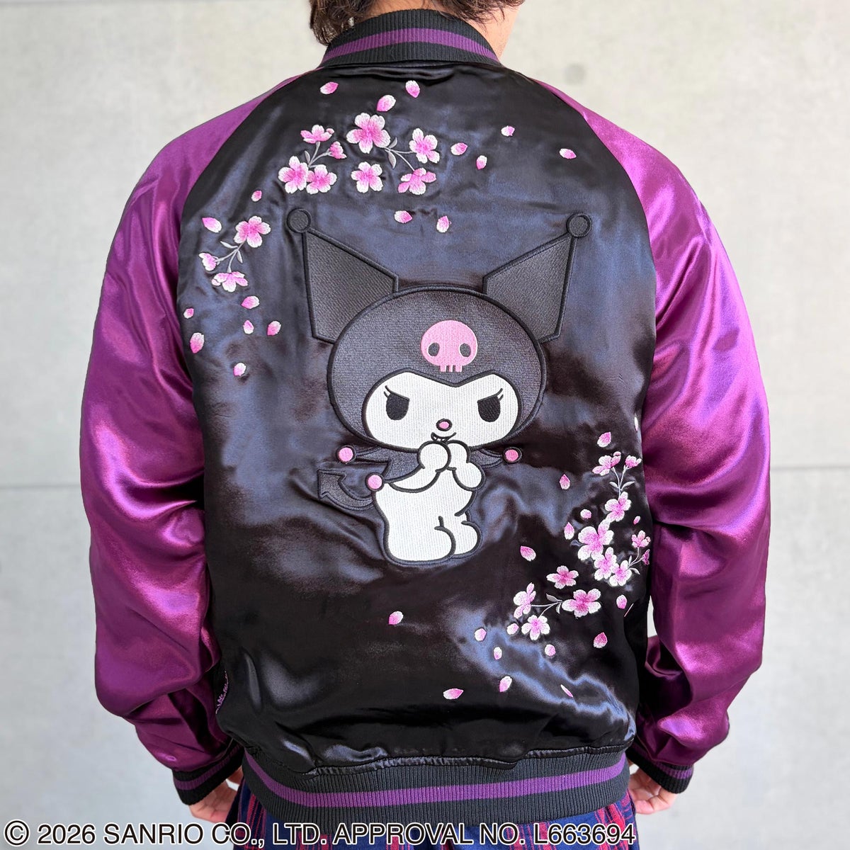 ＜予約＞【絡繰魂・粋×KUROMI】“KUROMI SAKURA”刺繍入りリバーシブルスカジャン