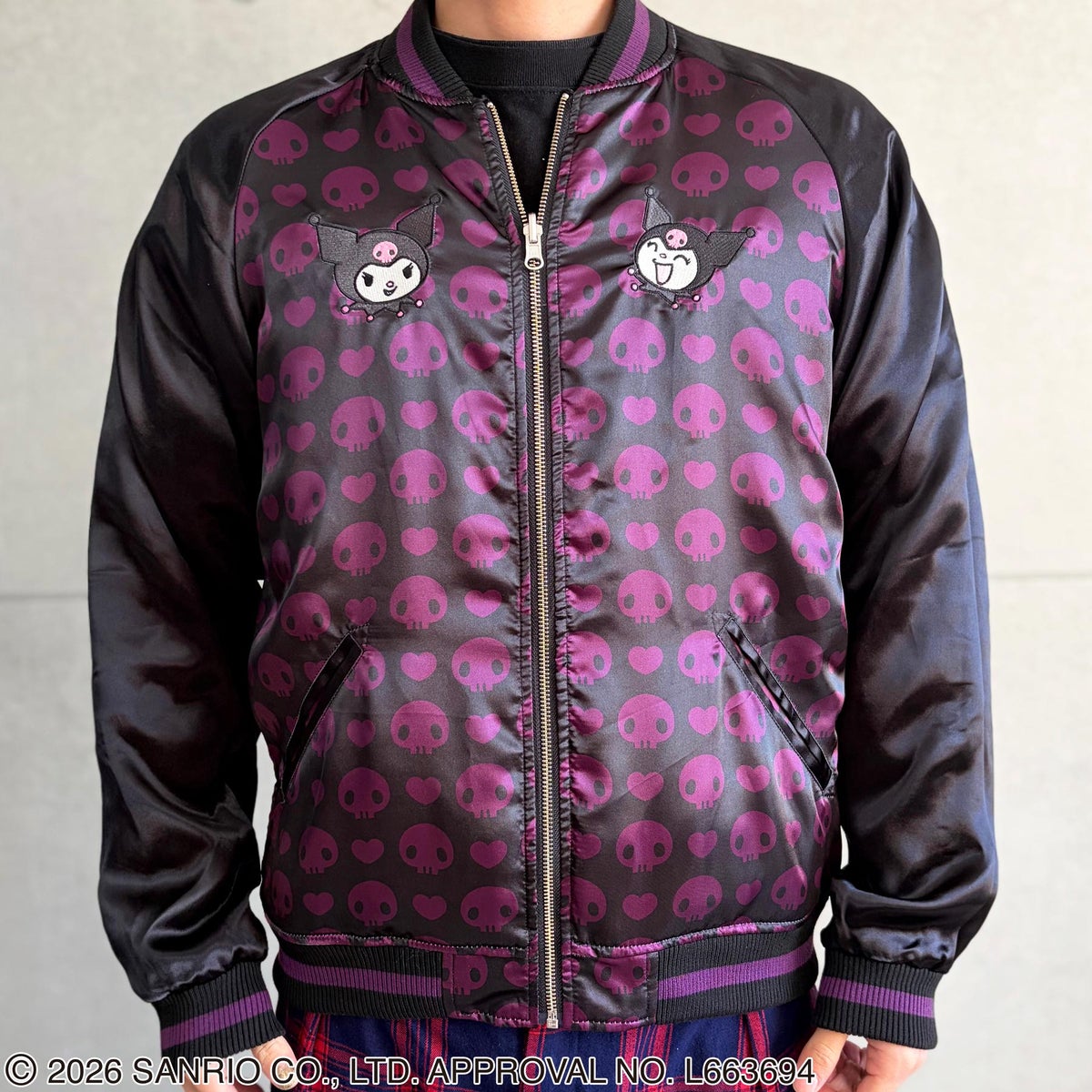 ＜予約＞【絡繰魂・粋×KUROMI】“KUROMI SAKURA”刺繍入りリバーシブルスカジャン