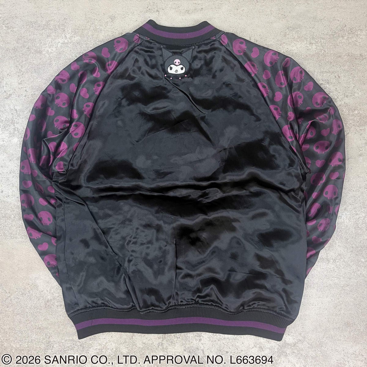 ＜予約＞【絡繰魂・粋×KUROMI】“KUROMI SAKURA”刺繍入りリバーシブルスカジャン