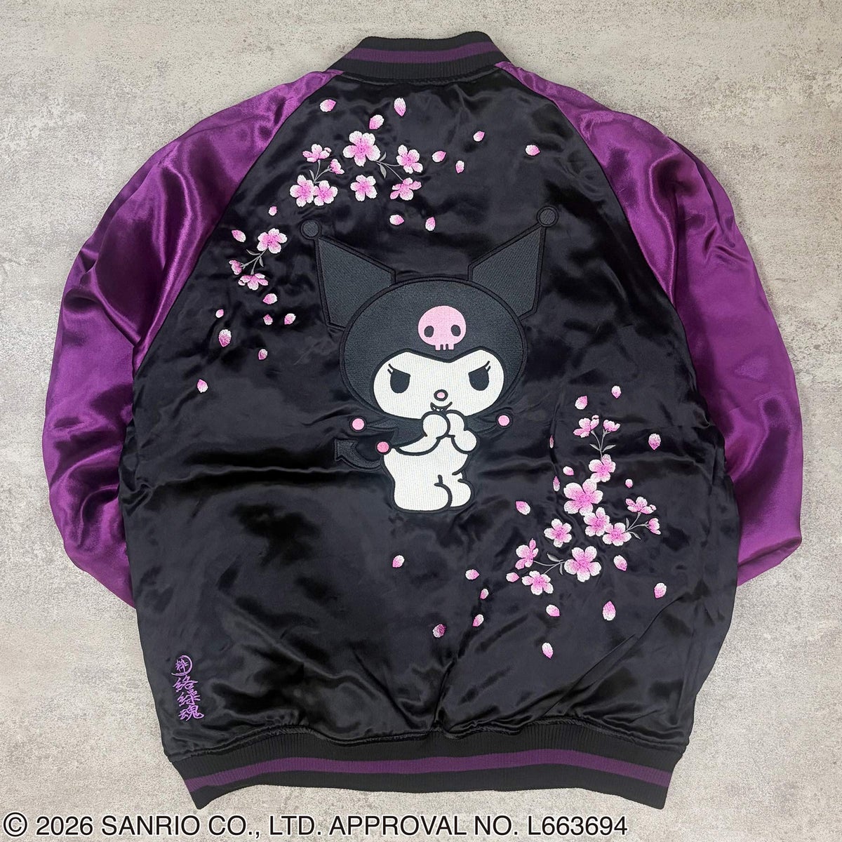 ＜予約＞【絡繰魂・粋×KUROMI】“KUROMI SAKURA”刺繍入りリバーシブルスカジャン