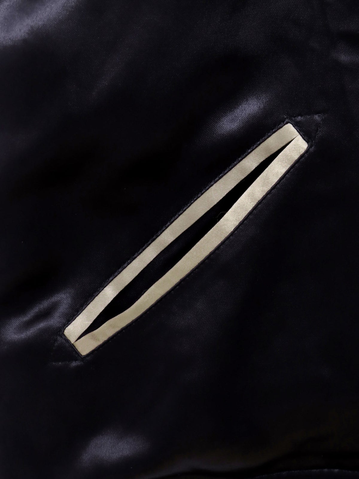 【絡繰魂・粋】“妖気九尾”総刺繍リバーシブルスカジャン