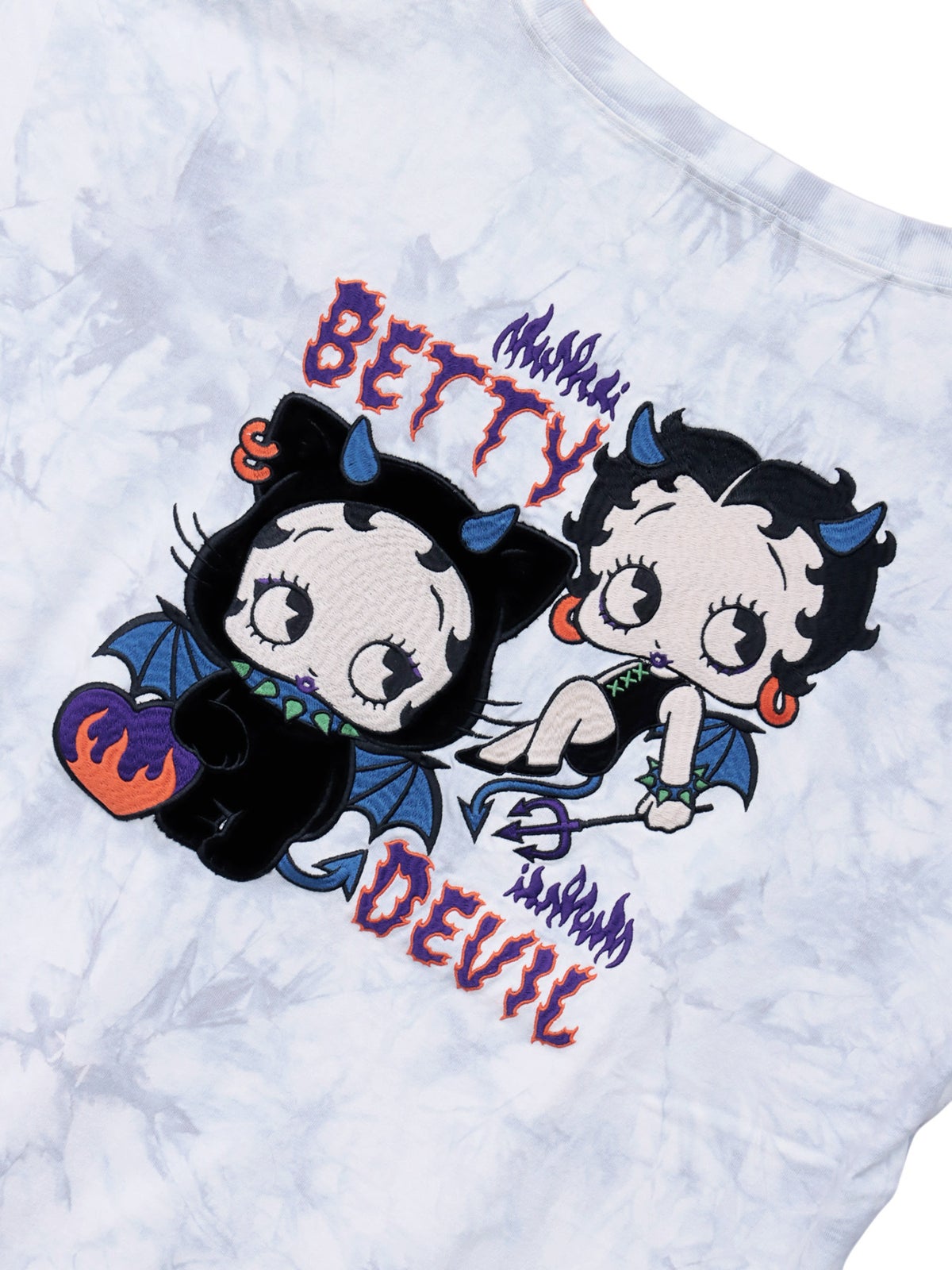 【BETTY BOOP】“デビルWベイビーベティ”刺繍入りTシャツ〔別注〕