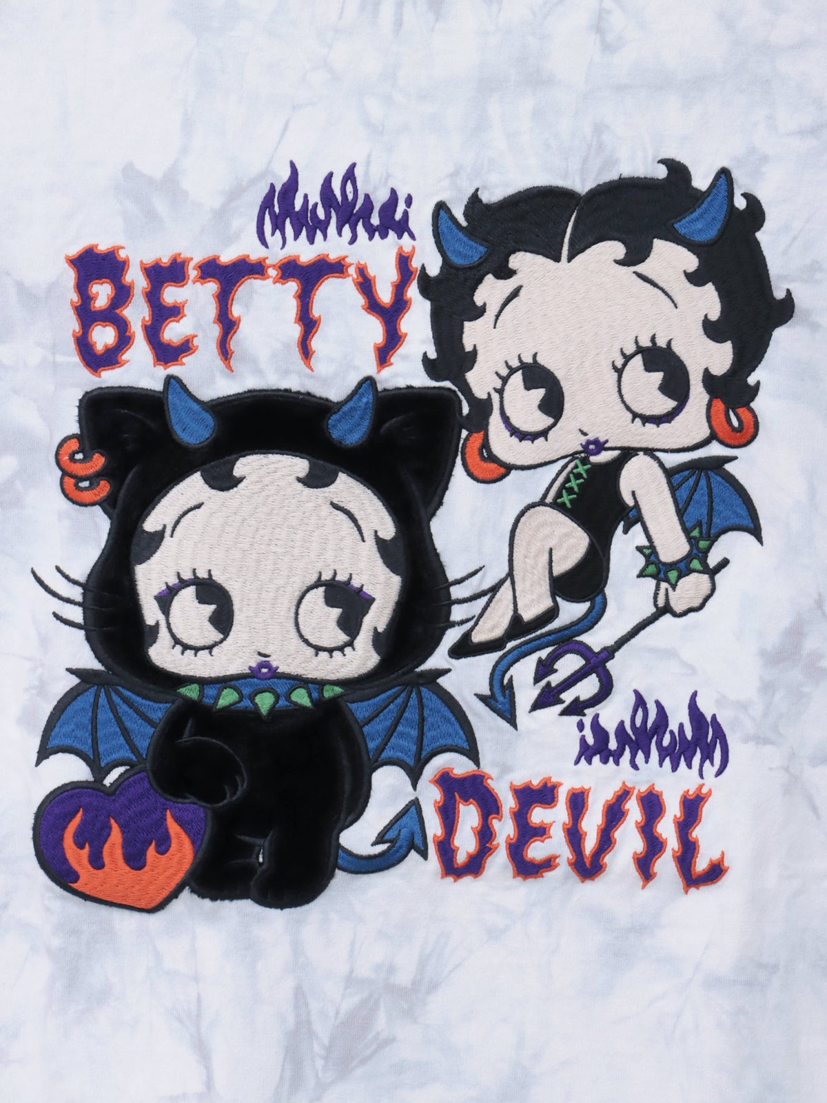 【BETTY BOOP】“デビルWベイビーベティ”刺繍入りTシャツ〔別注〕