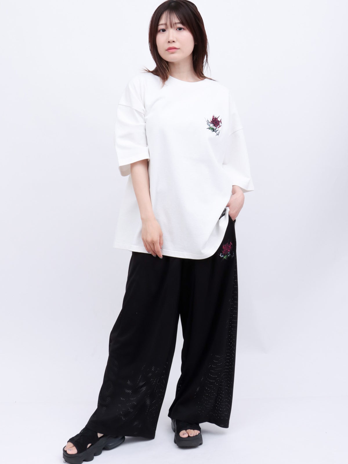 【DRASTIC GARDEN】“稲妻の薔薇”ワンポイント刺繍Tシャツ