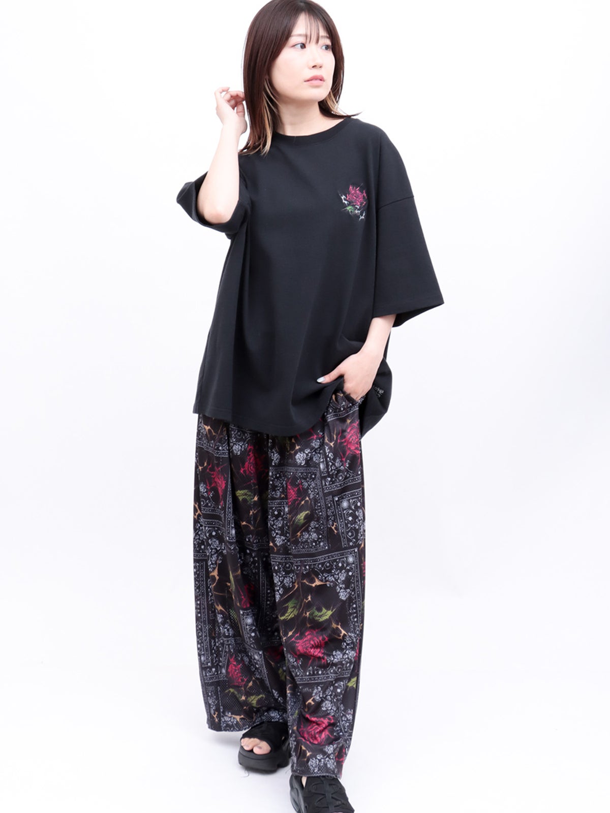 【DRASTIC GARDEN】“稲妻の薔薇”ワンポイント刺繍Tシャツ
