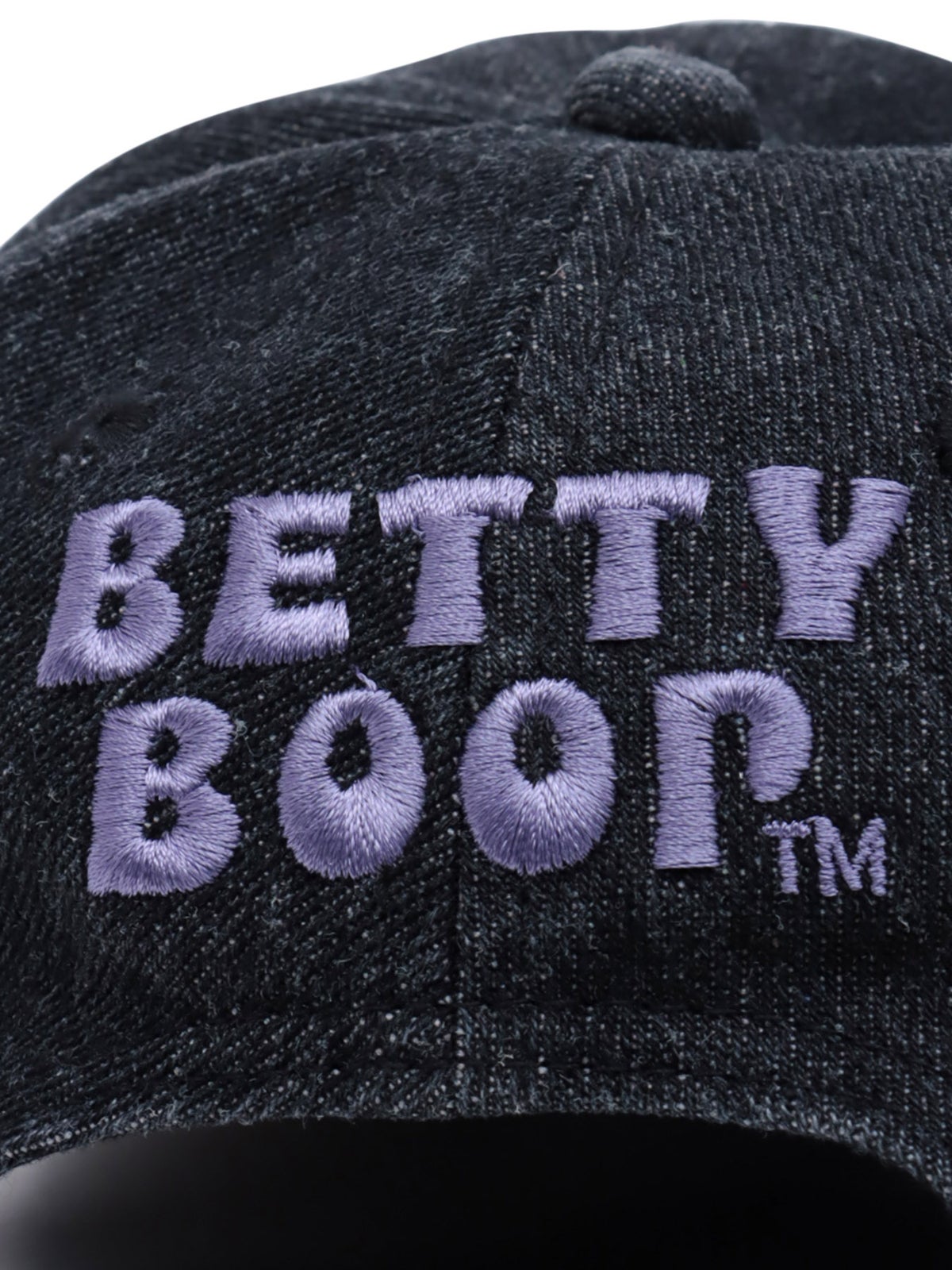 ＜秋の大予約会＞【BETTY BOOP】“白猫ベティ”刺繍入りデニムメッシュキャップ