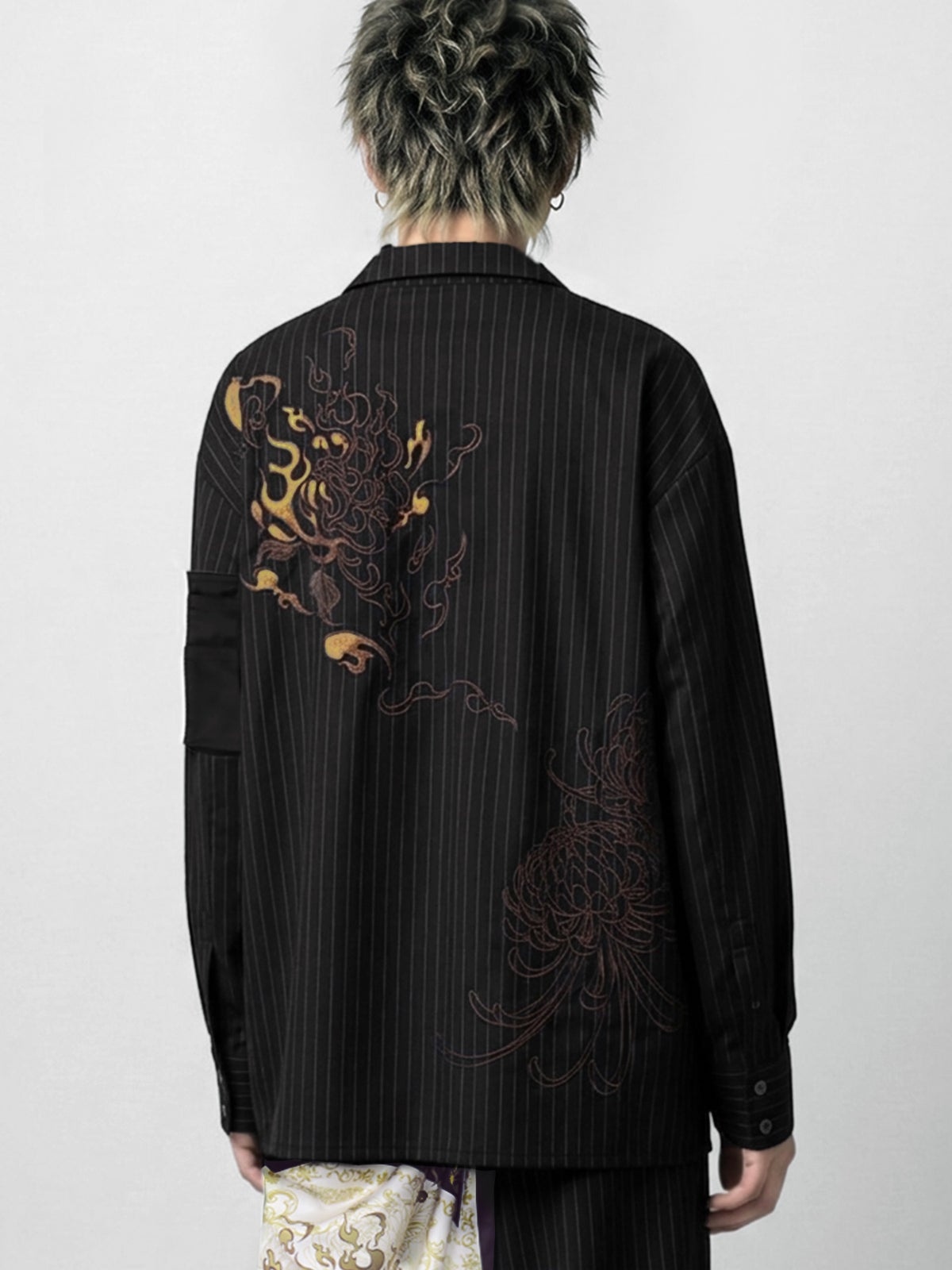 ＜秋の大予約会＞【DRASTIC GARDEN】“火炎ノ菊”刺繍入りピンストライプシャツ