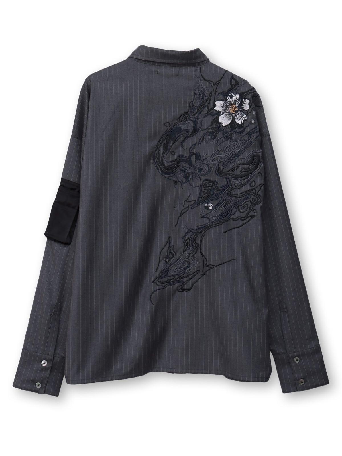 ＜秋の大予約会＞【DRASTIC GARDEN】“煙ノ桜”刺繍入りピンストライプシャツ