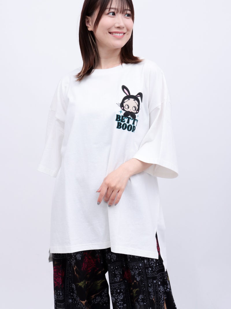 【BETTY BOOP】“黒うさぎベイビーベティ”刺繍入りTシャツ〔別注〕