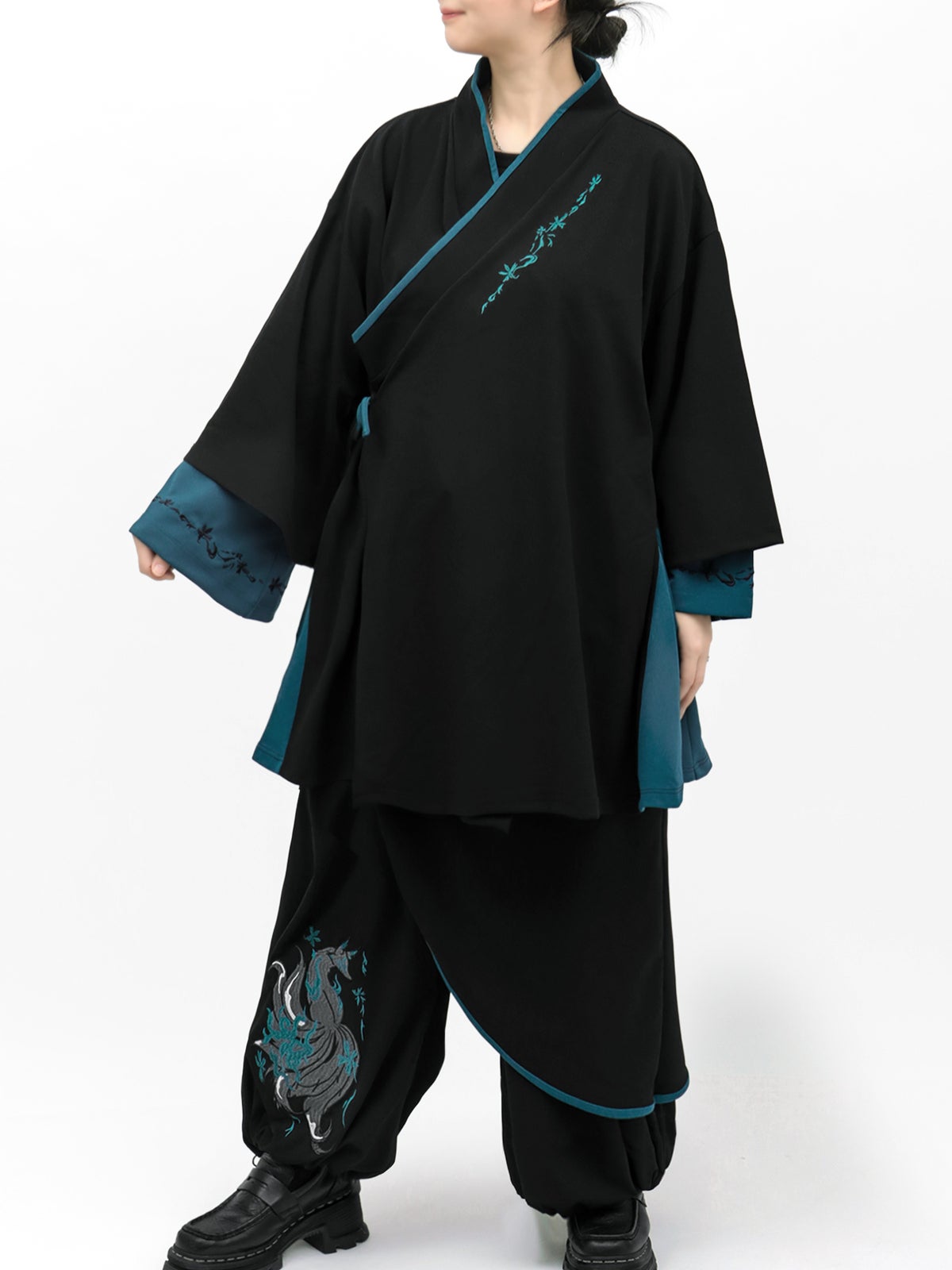 【雅結 -EN-】“九尾”刺繍入りキモノスリーブ8分袖 変形シャツ【雅結 -EN-】“九尾”刺繍入りキモノスリーブ8分袖 変形シャツ