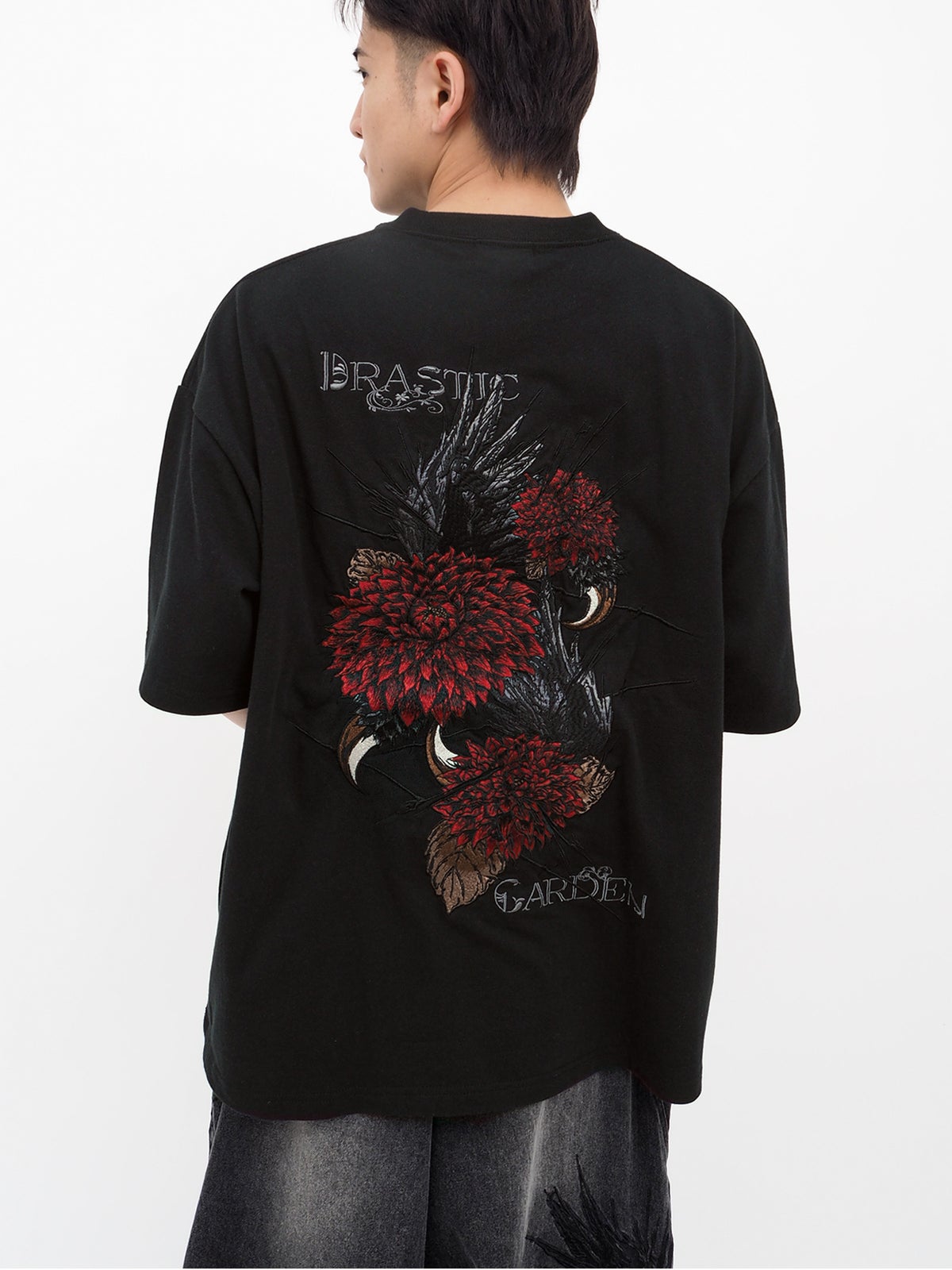 【DRASTIC GARDEN】“フェザーダリア”総刺繍Tシャツ