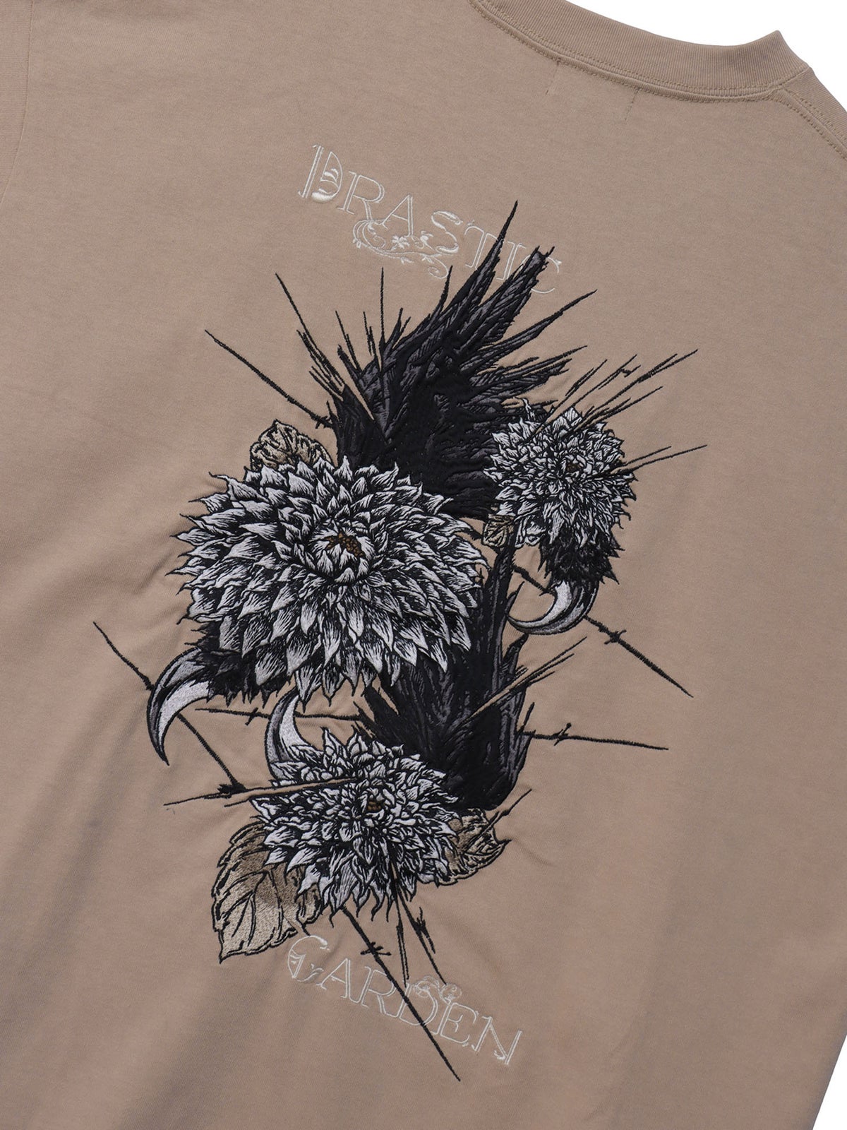 【DRASTIC GARDEN】“フェザーダリア”総刺繍Tシャツ