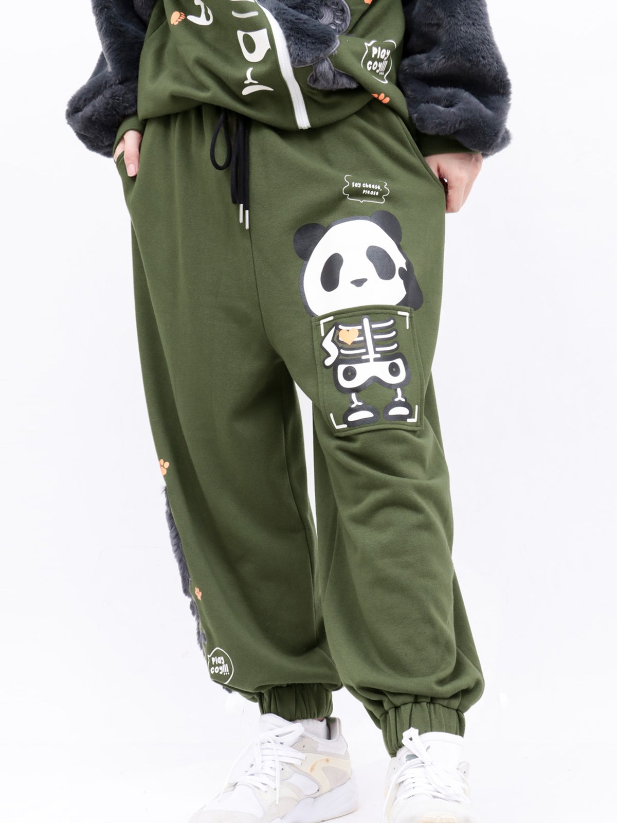 ≪40%OFF≫【PANDIESTA JAPAN】“ネコパンダハーフBONES”フェイクファー切替スウェットパンツ≪返品・取寄対応不可≫