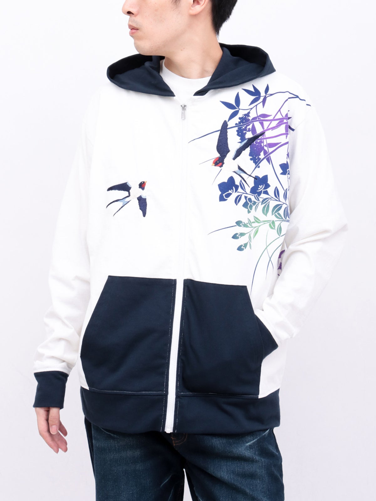 【雅結×錦】“ツバメと秋の草花”刺繍入りZIPパーカー〔別注〕