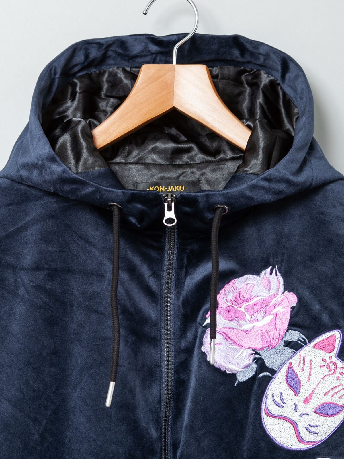 【今昔 -KON-JAKU-】“花のおくりもの”刺繍入りベロアフードJKT
