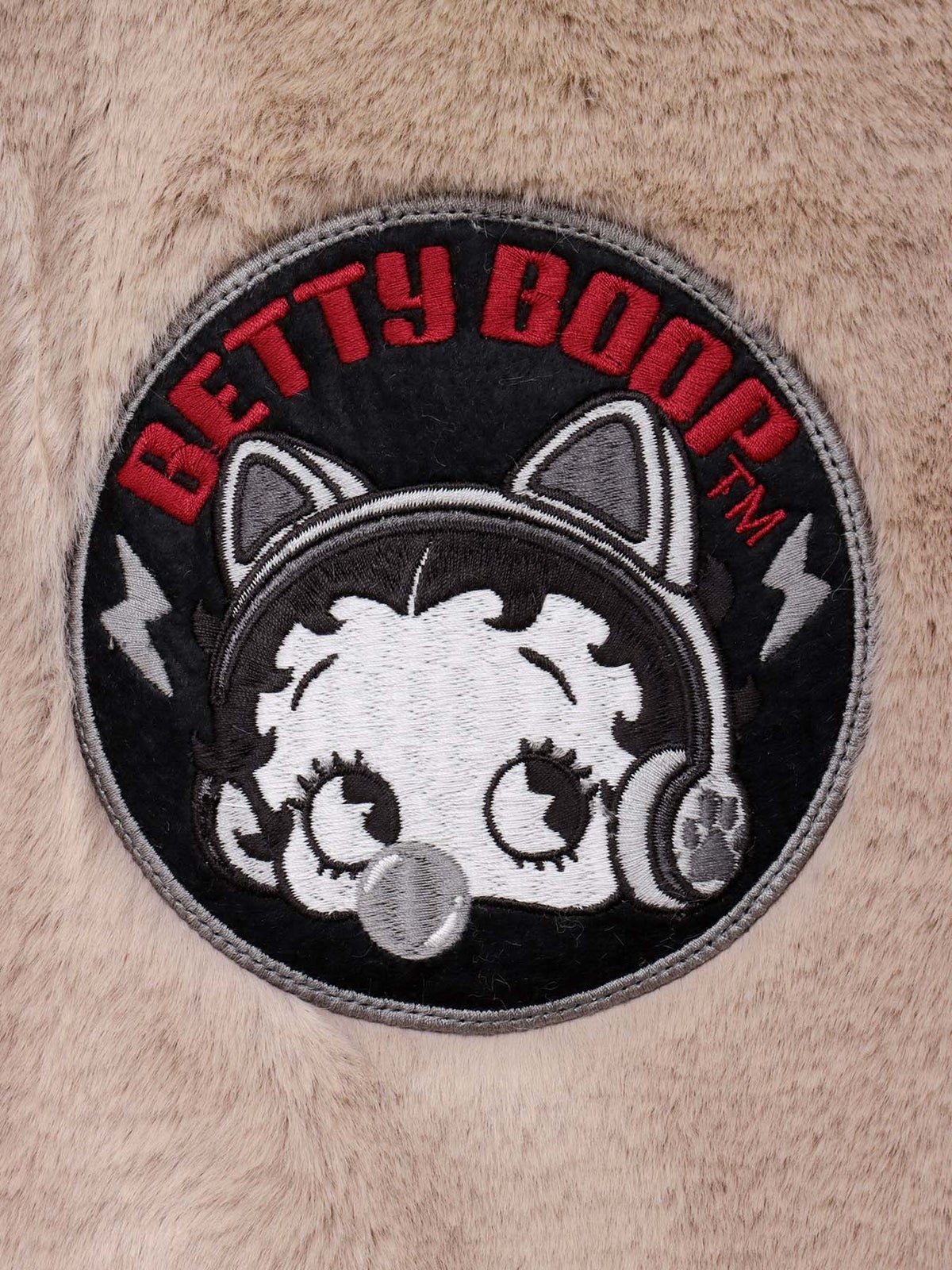 【BETTY BOOP】“TOXIC BETTY”刺繍入りファーパーカー〔別注〕