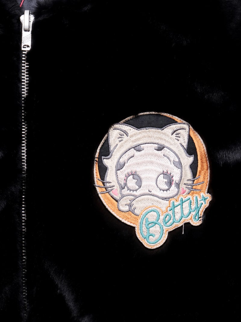 【BETTY BOOP】“黒猫&白猫ベイビーベティ”刺繍入りリバーシブルファースカジャン〔別注〕