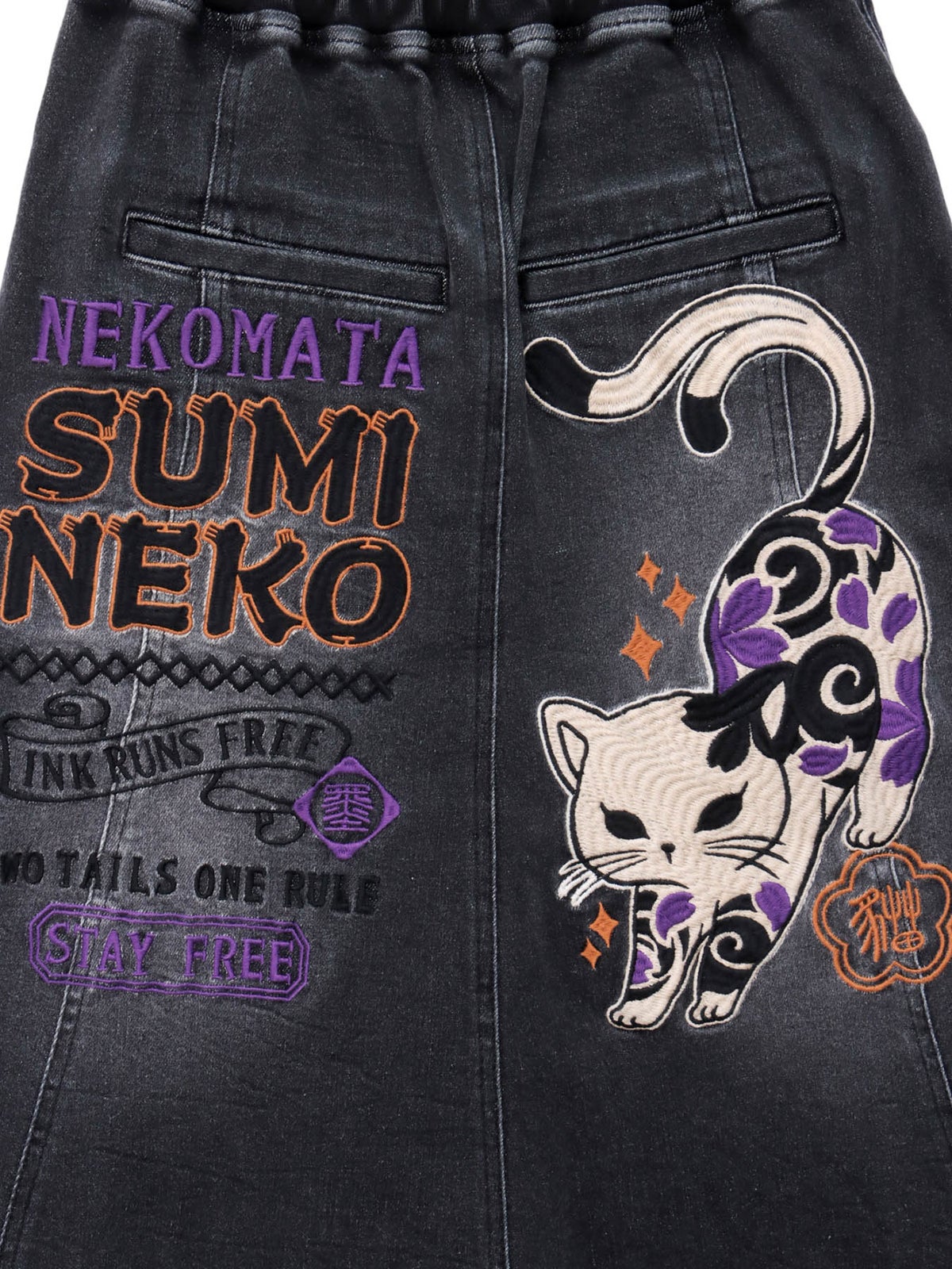 【SUMINEKO】“伸び猫”刺繍入りデニムスカート