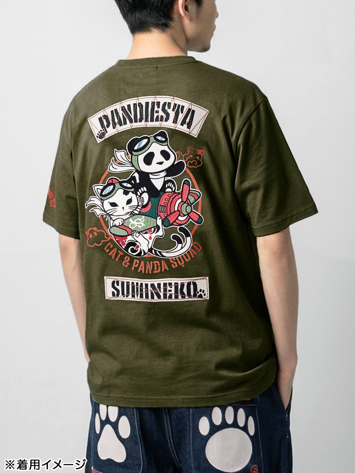 【SUMINEKO×PANDIESTA JAPAN】“スミネコとパンダ”ミリタリー風刺繍入りTシャツ