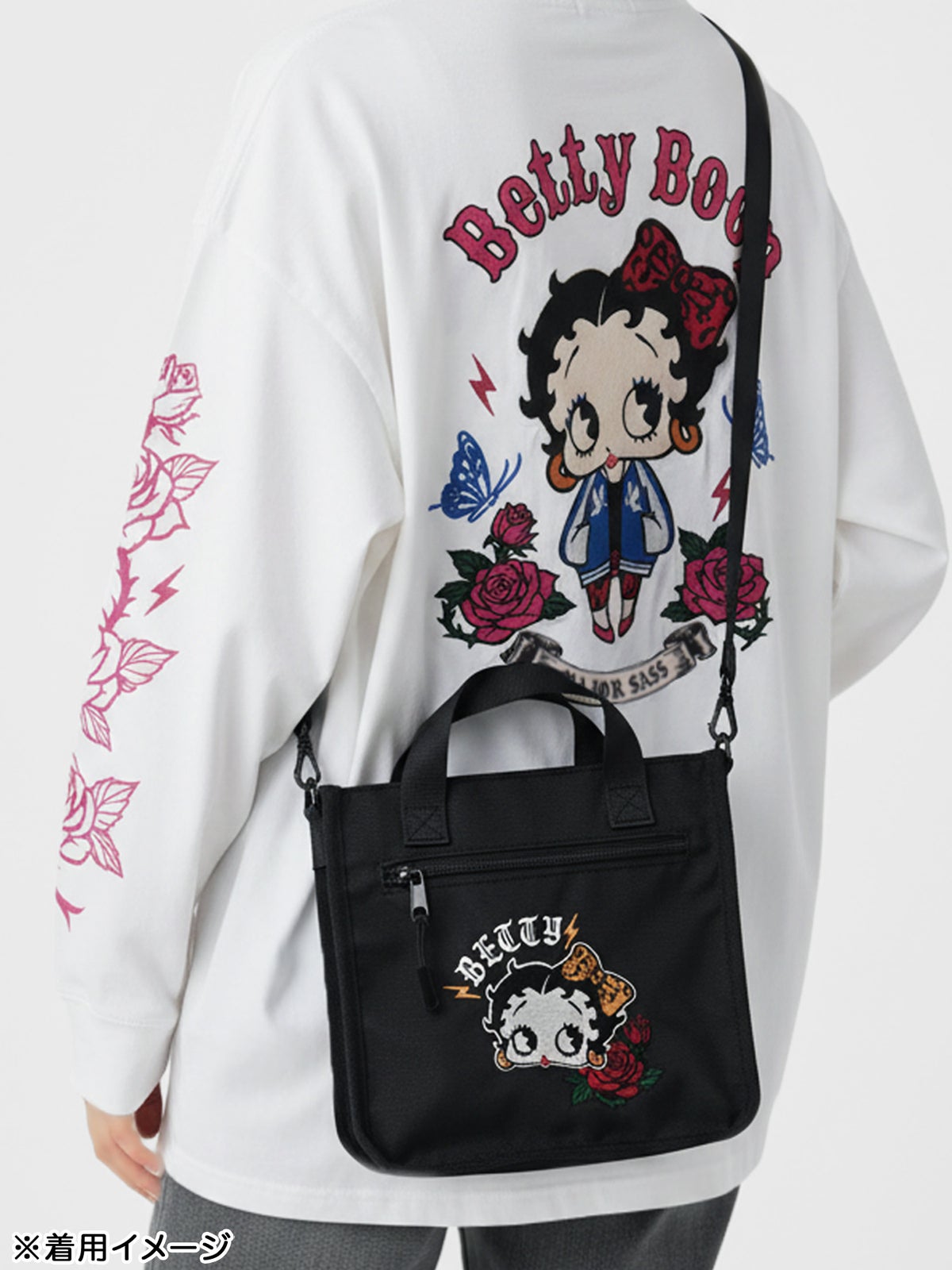 【BETTY BOOP】“やんちゃベティ”刺繍入りショルダーバッグ〔別注〕