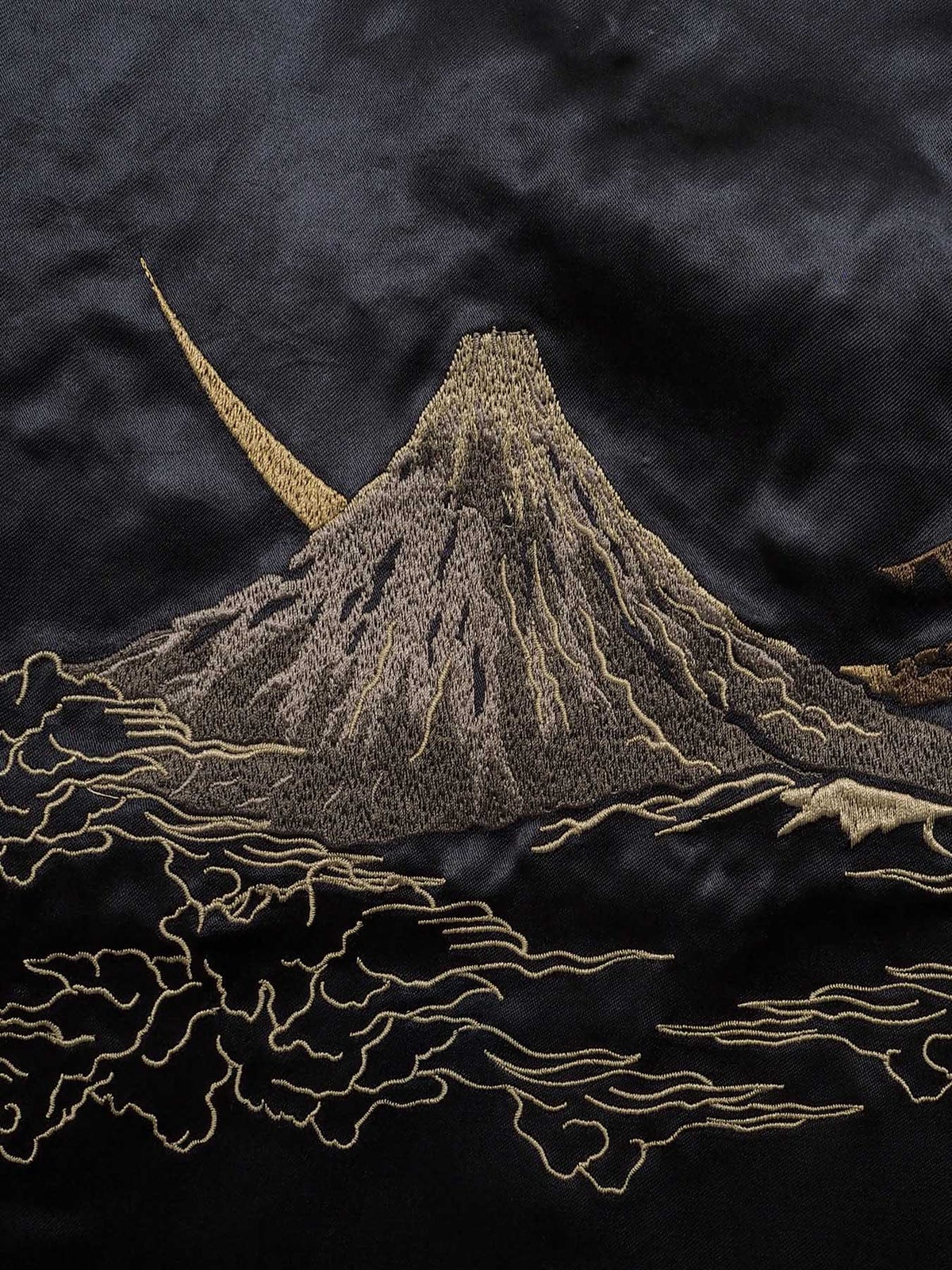 【絡繰魂・粋】“天翔ける大鷹”総刺繍リバーシブルスカジャン
